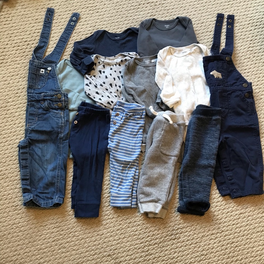 Bundle of Boy 12 mo Carter’s outfits